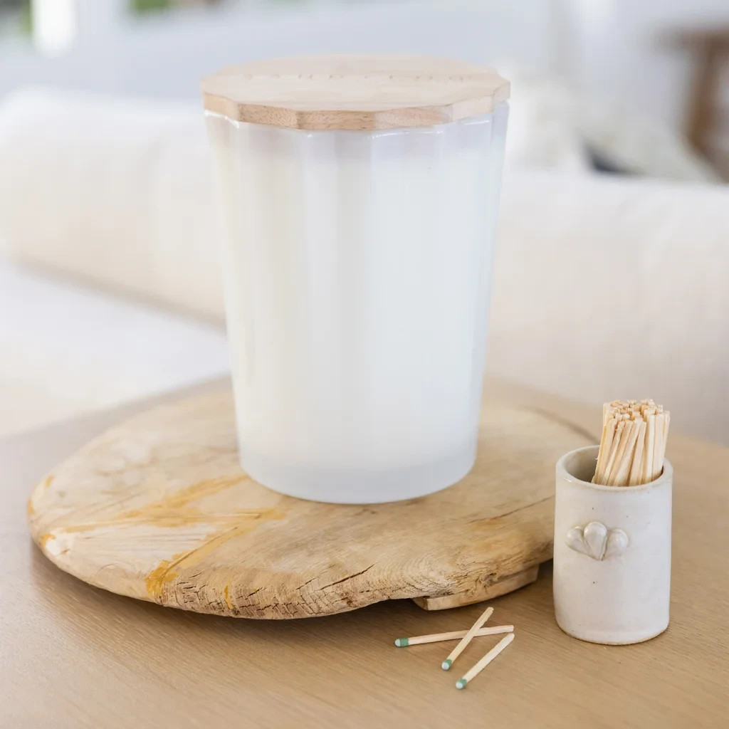Sand + Fog Spring 57oz Scalloped Candle Rubber Wood Lid Beach Walk New
