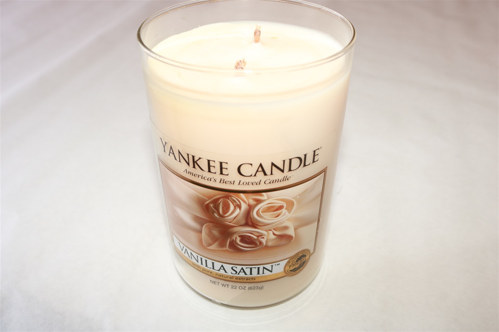 YANKEE CANDLE – Vanilla Satin – 22oz – 2 Wick Jar Candle (NO LID)
