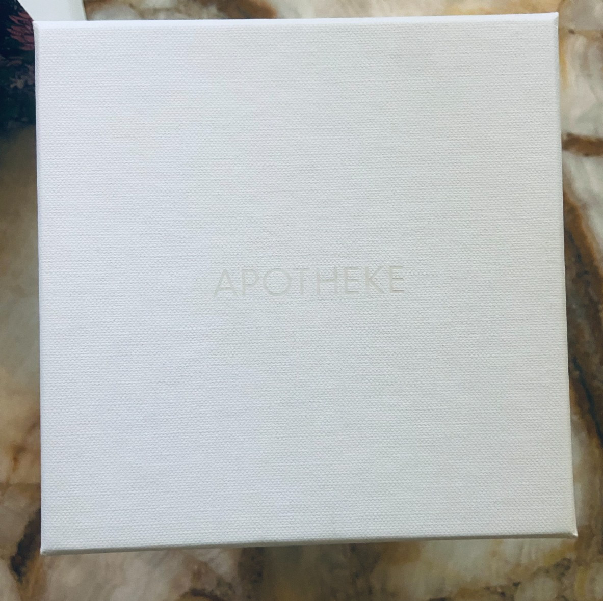 APOTHEKE~Cedarwood Ginger~Scented Candle~120-140 Hours~3 Wicks~26oz/761g~NEW