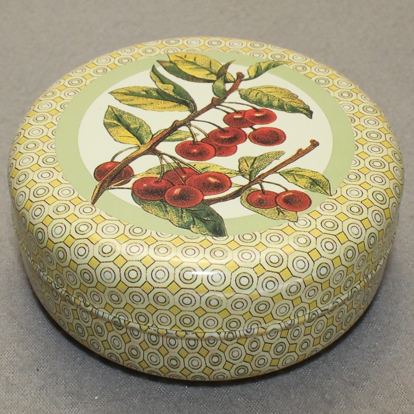 Hallmark Scented Candle Tin Red Mulberry Botanical Berry Round Decorative 6oz