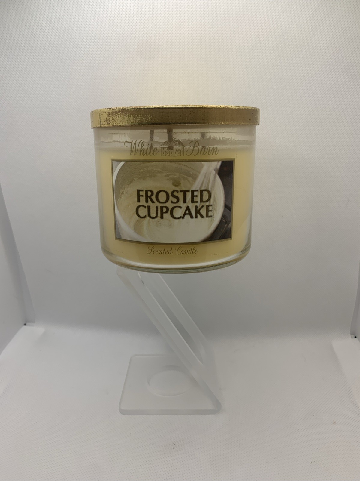 Bath & Body Works White Barn FROSTED CUPCAKE 3-Wick Candle 14.5 oz unburned.