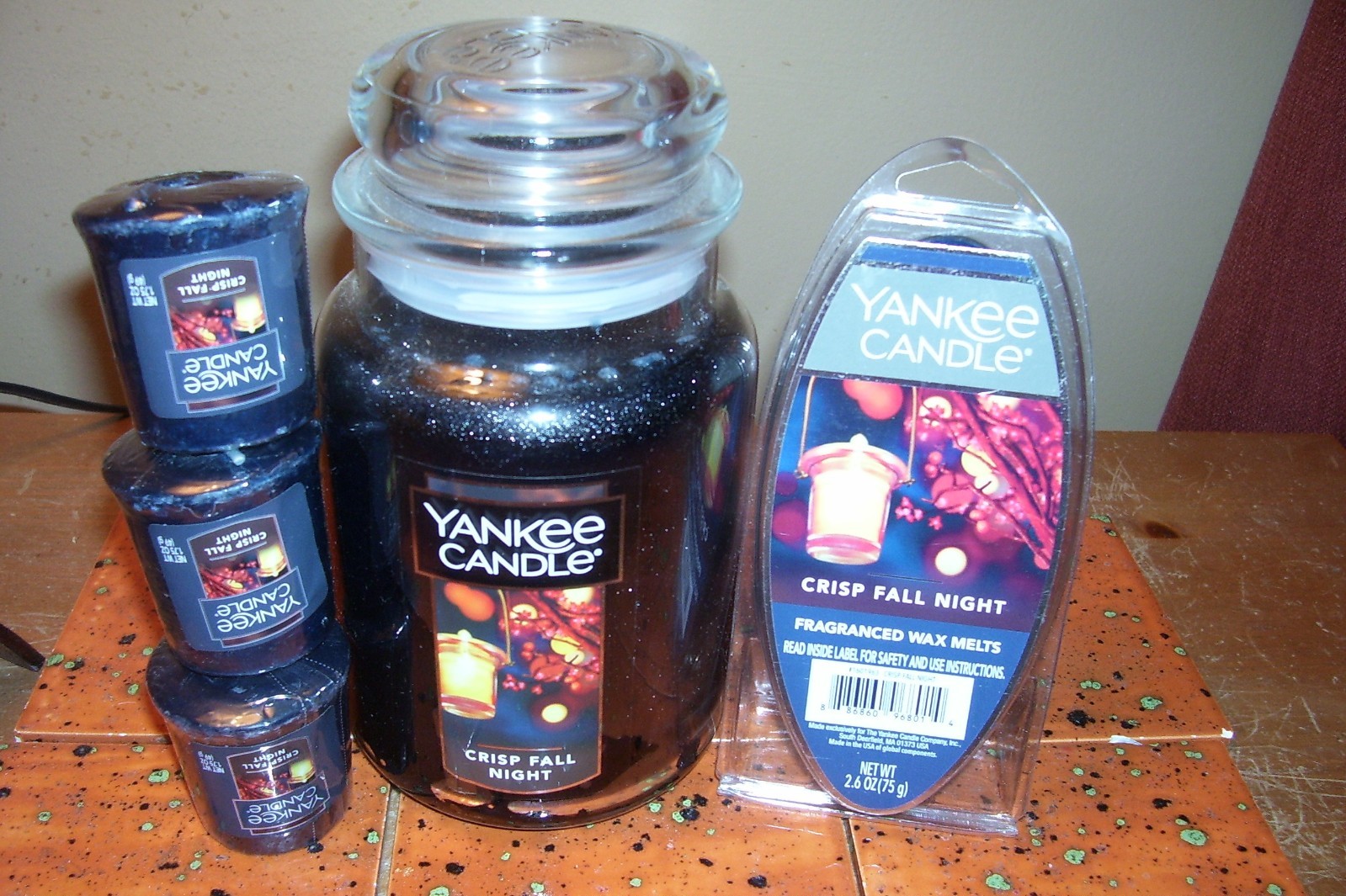 yankee candle 22oz JAR CRISP FALL NIGHT + 1 PKG WAX MELTS + 3 VOTIVES