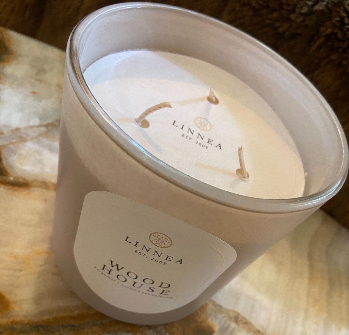 LINNEA~Wood House~Scented Grande 3-Wick Candle~24 oz/680 g~NEW- No Box