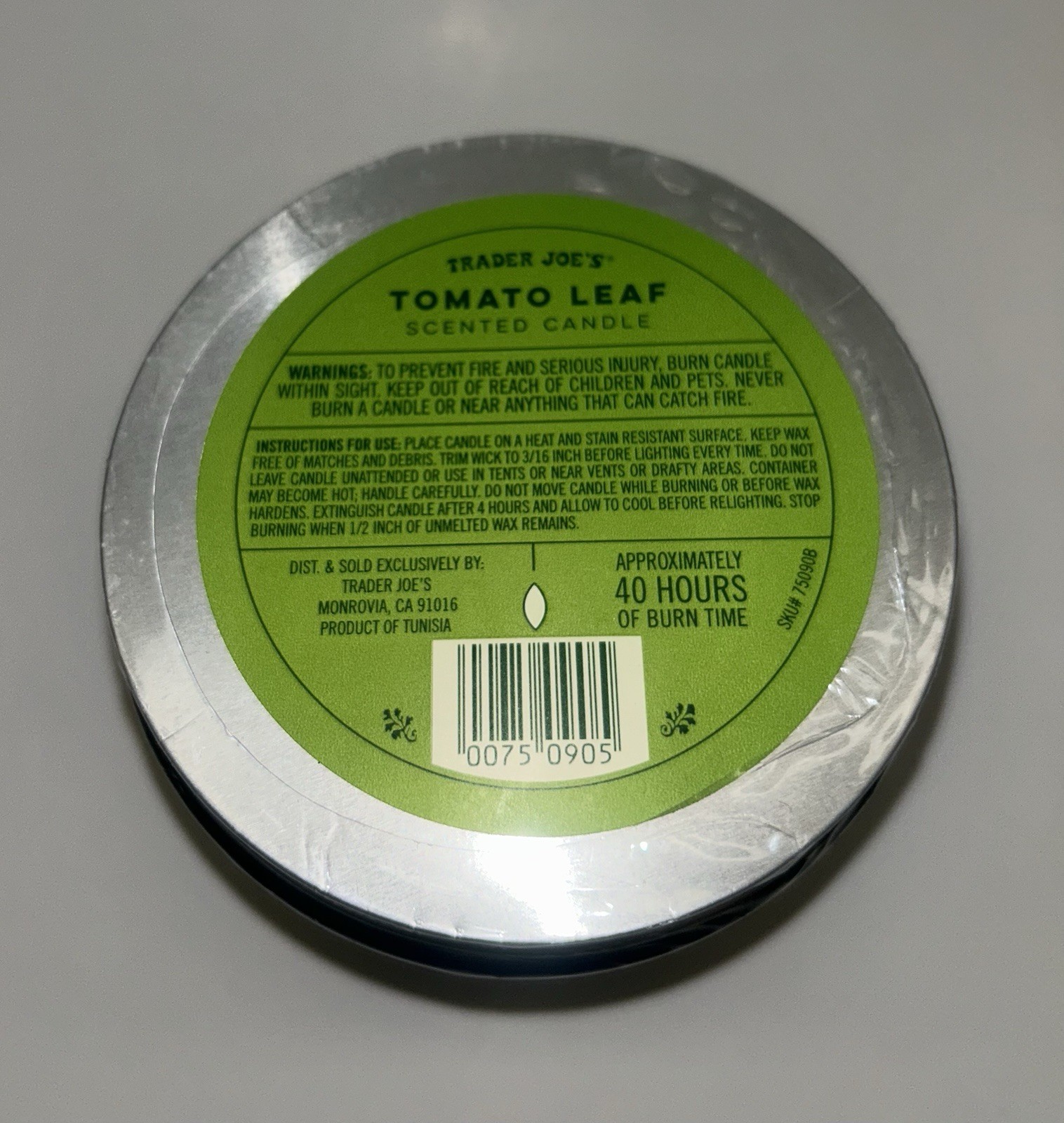 Trader Joes 2 Wick TOMATO LEAF Soy Wax Blend Candle NEW Green Glass 11.28 Oz.