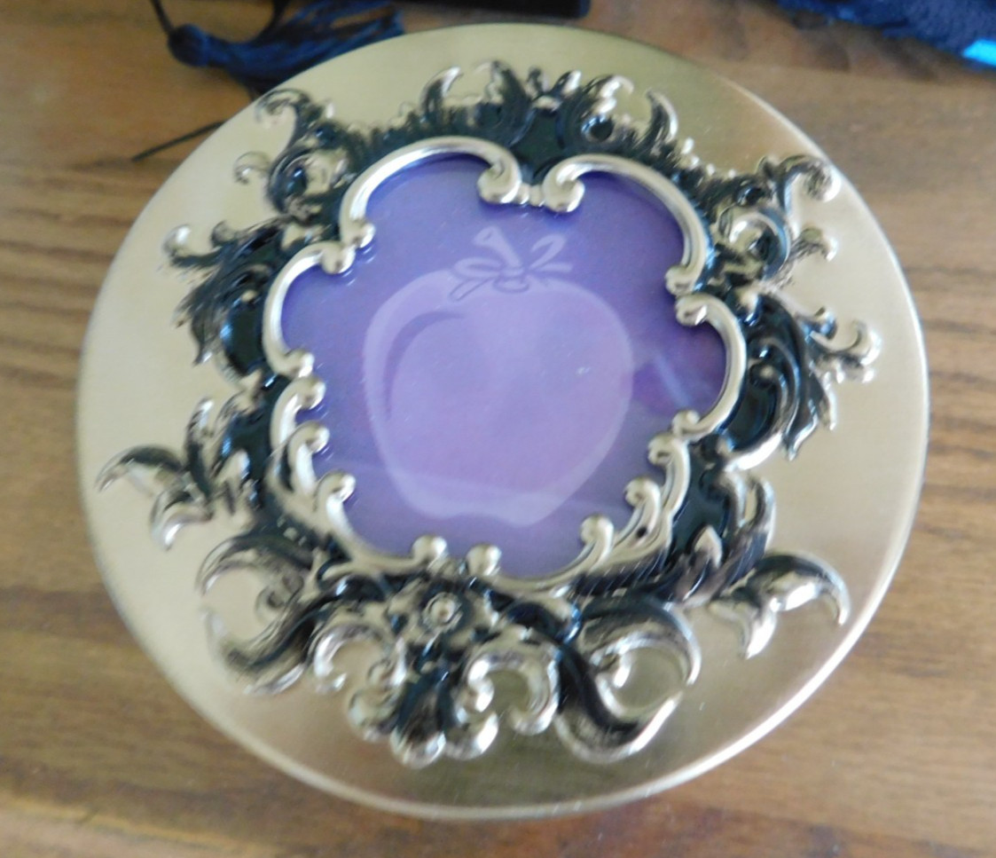 NIB Bath & Body Works DISNEY VILLAINS EVIL QUEEN 3 Wick Candle Holographic Lid