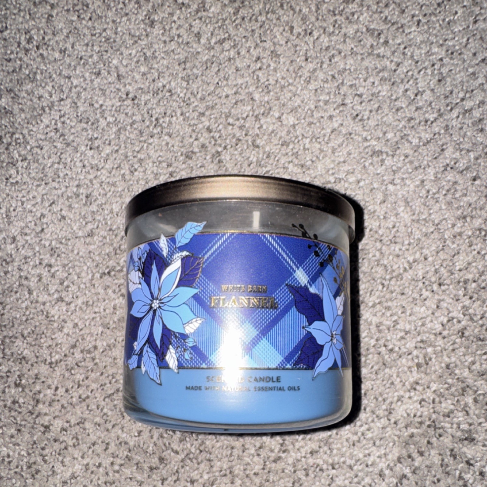 White Barn Flannel Scented Jar Candle Blue 3-Wick 14.5 oz 25-45 hrs Burn Time