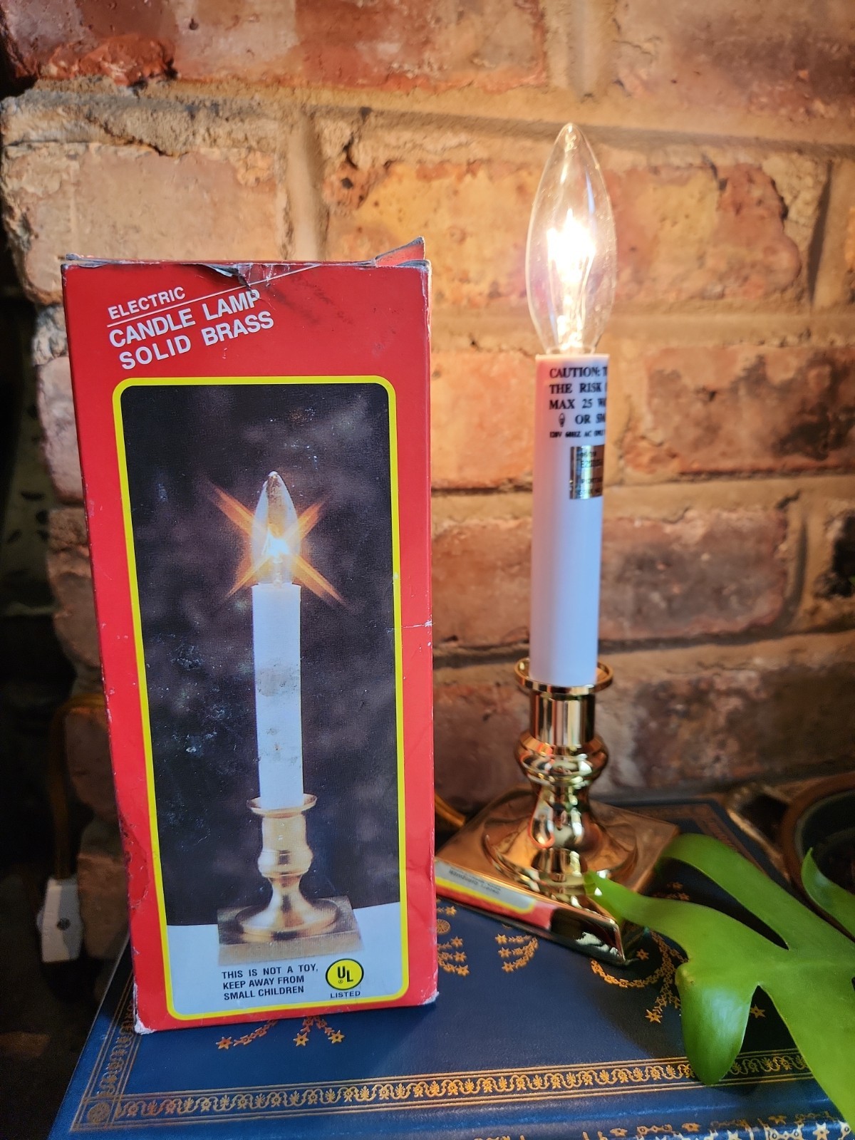 Vtg Electric Window Candle Lamp with Solid Brass Base On/Off Switch, W/ Bulb New