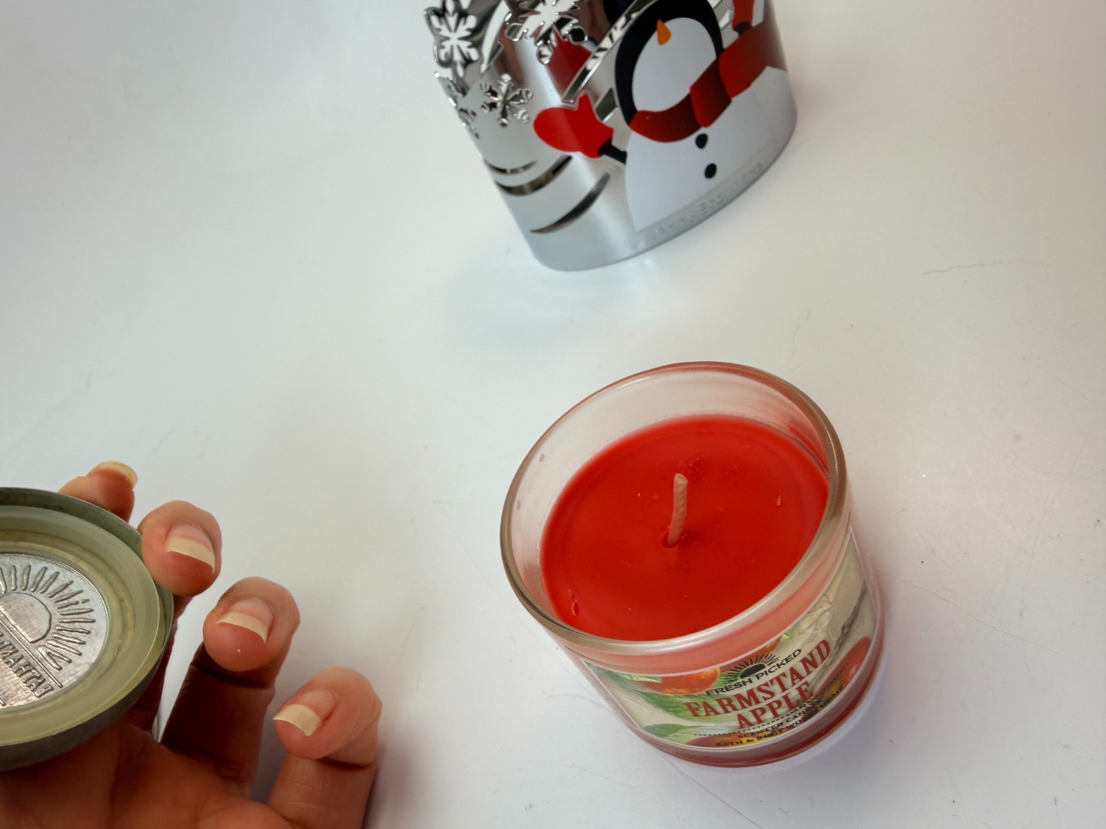 Bath & Body Works Farmstand Apple MINI Single Wick Candle w/Snow Day Holder