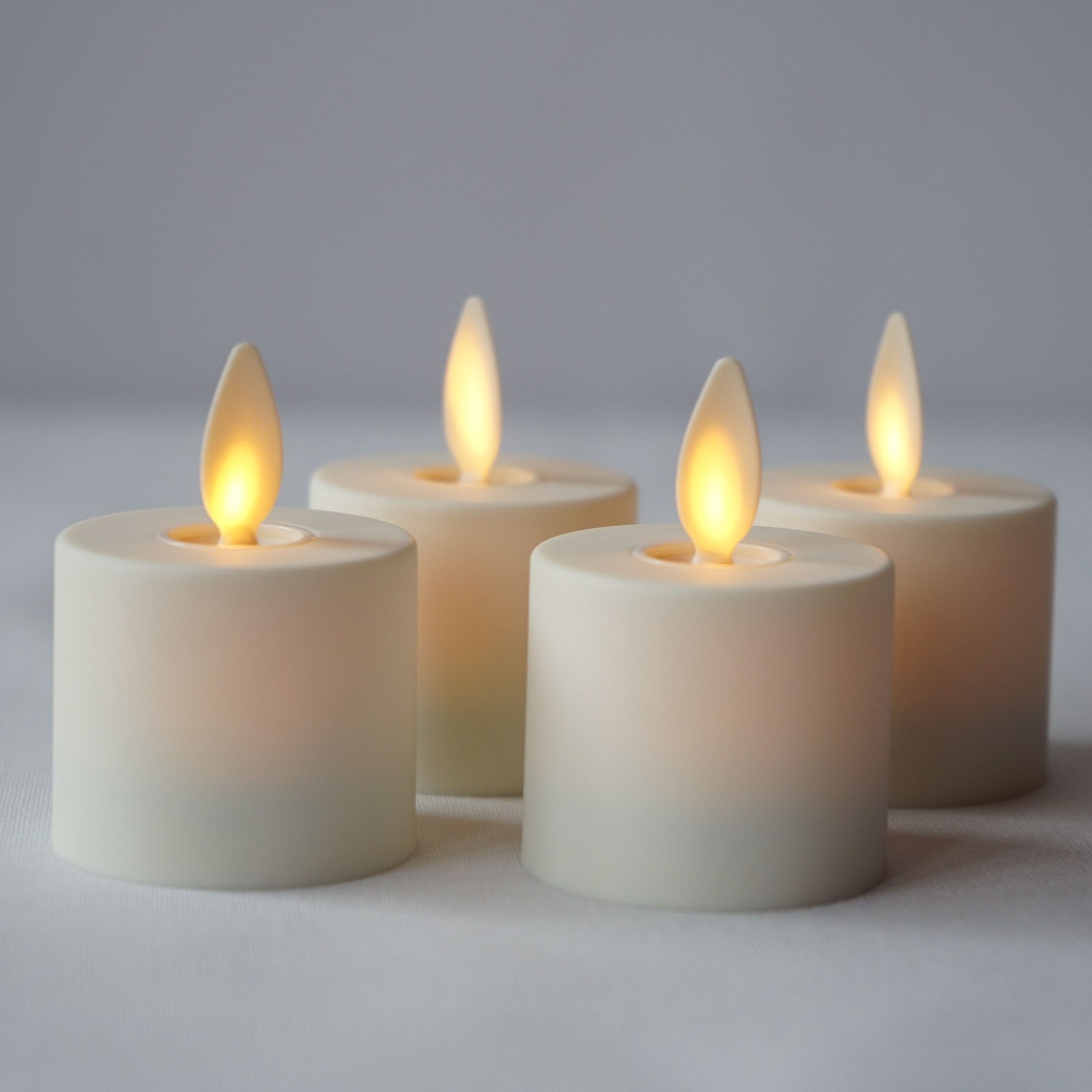 Set of 4 Luminara Flameless Tea Lights with Moving Wick Remote & Timer 1.4″ X 2″