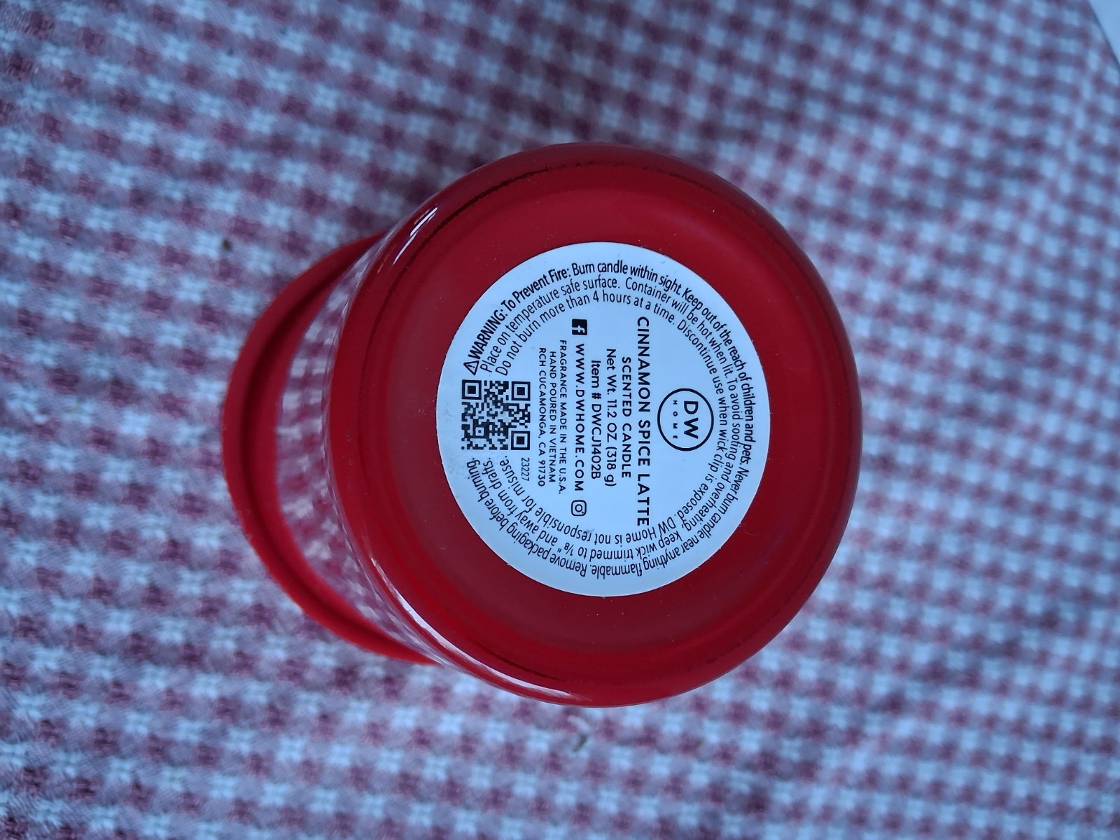 DW Home Coffee Cup Candle. Cinnamon Spice Latte. Red cup red silicone lid 1 wick