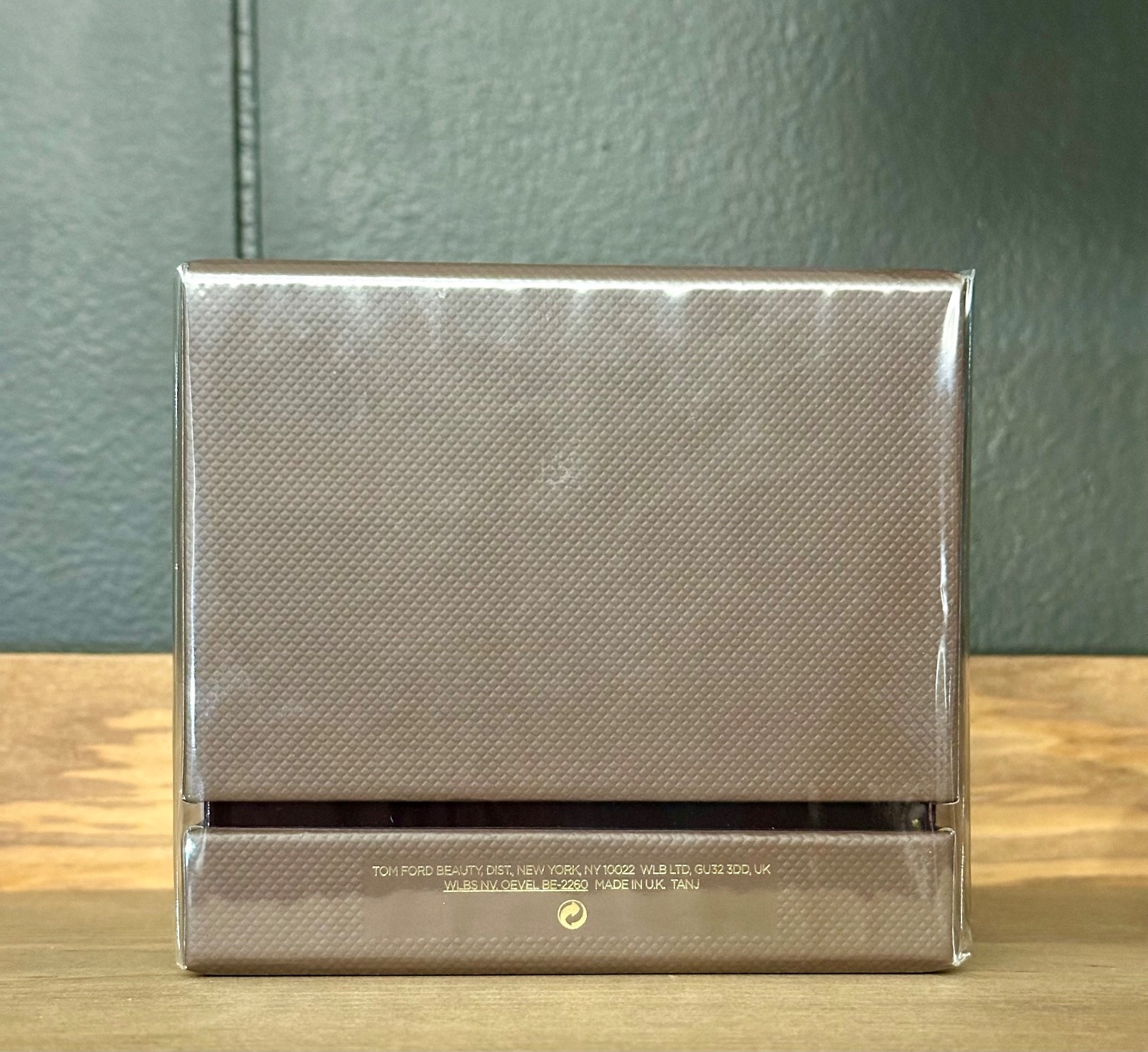 Tom Ford Candle – EBENE FUME – 6.2oz / 2.25″ – NEW In Sealed Box – Luxury Candle