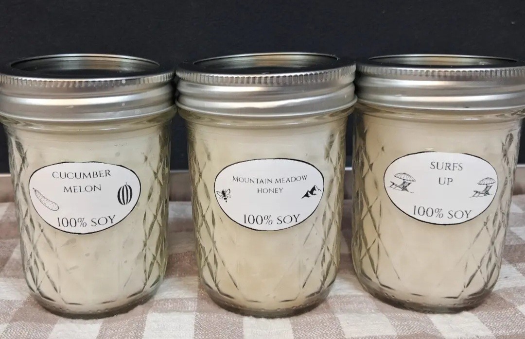 HANDMADE SOY CANDLES 100% SOY WAX ALL NATURAL, PHTHALATE FREE BEAUTIFUL BALL JAR
