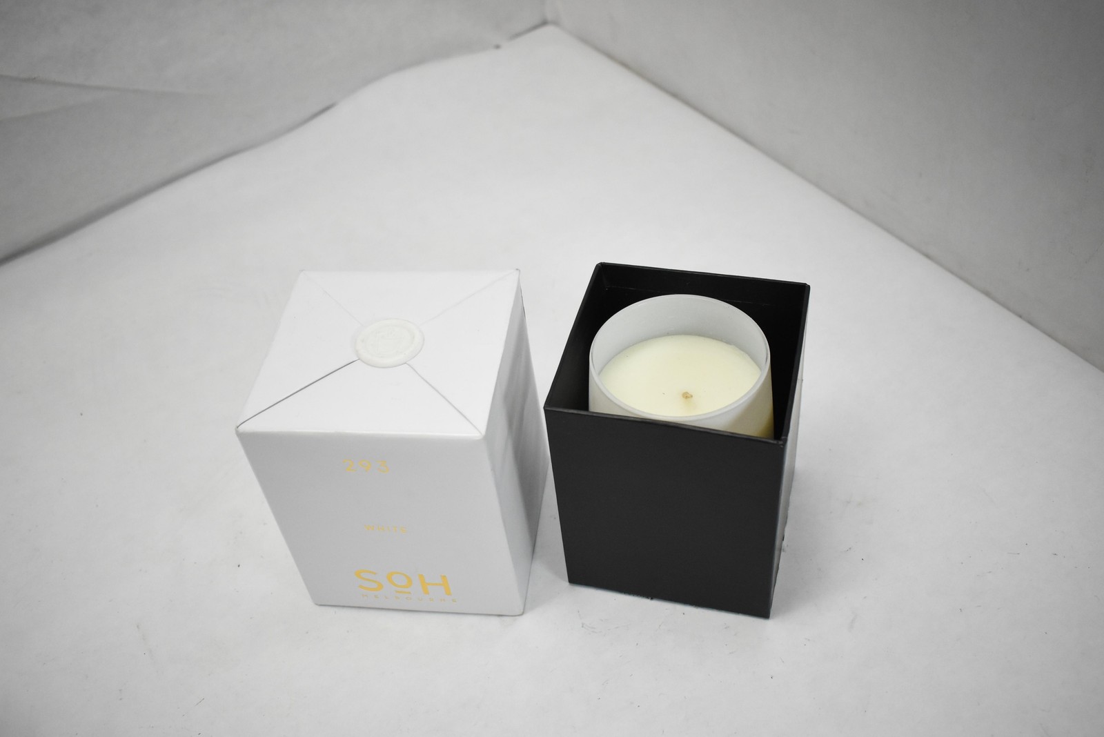 SOH Melbourne 293 White Scented Candle 350g Matte Glass Open Box Home Fragrance