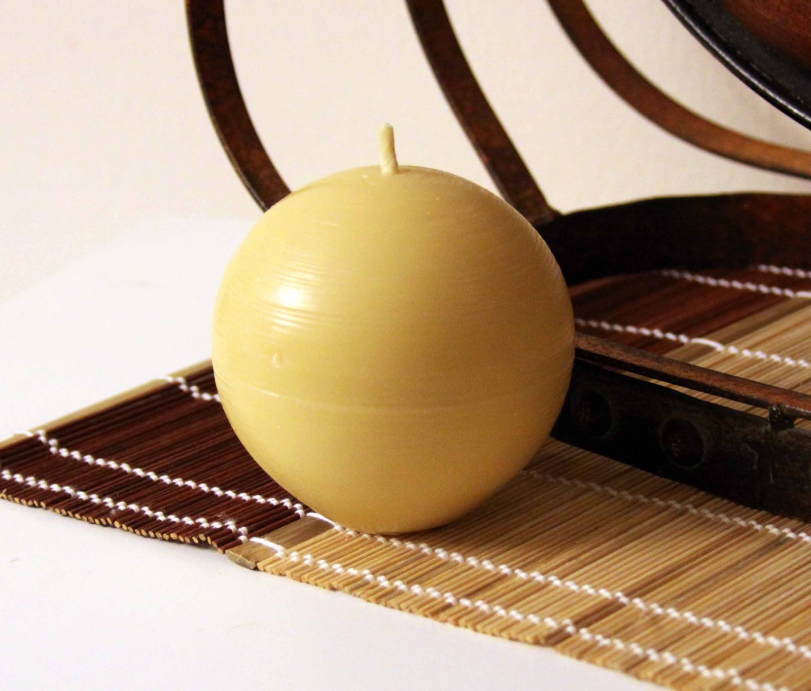 Handmade 100% Pure Beeswax Ball Round Shape Candles 100% Cotton Wick US made