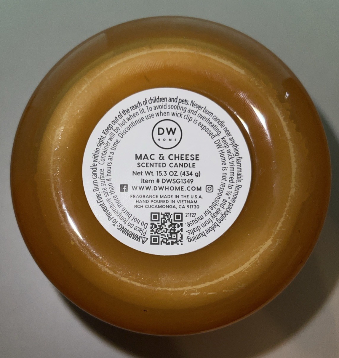 DW Home Mac & Cheese 2 Wick Hand Poured 15.3 OZ Richly Scented Candle Never Used