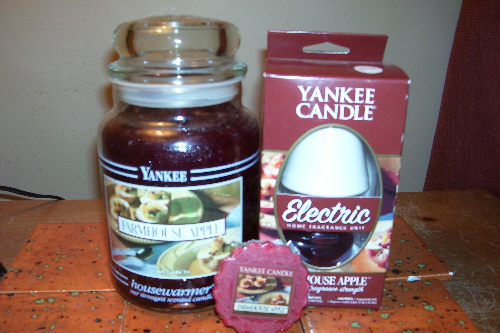 yankee candle 22oz JAR FARMHOUSE APPLE + BASE UNIT WITH REFILL + 1 TART