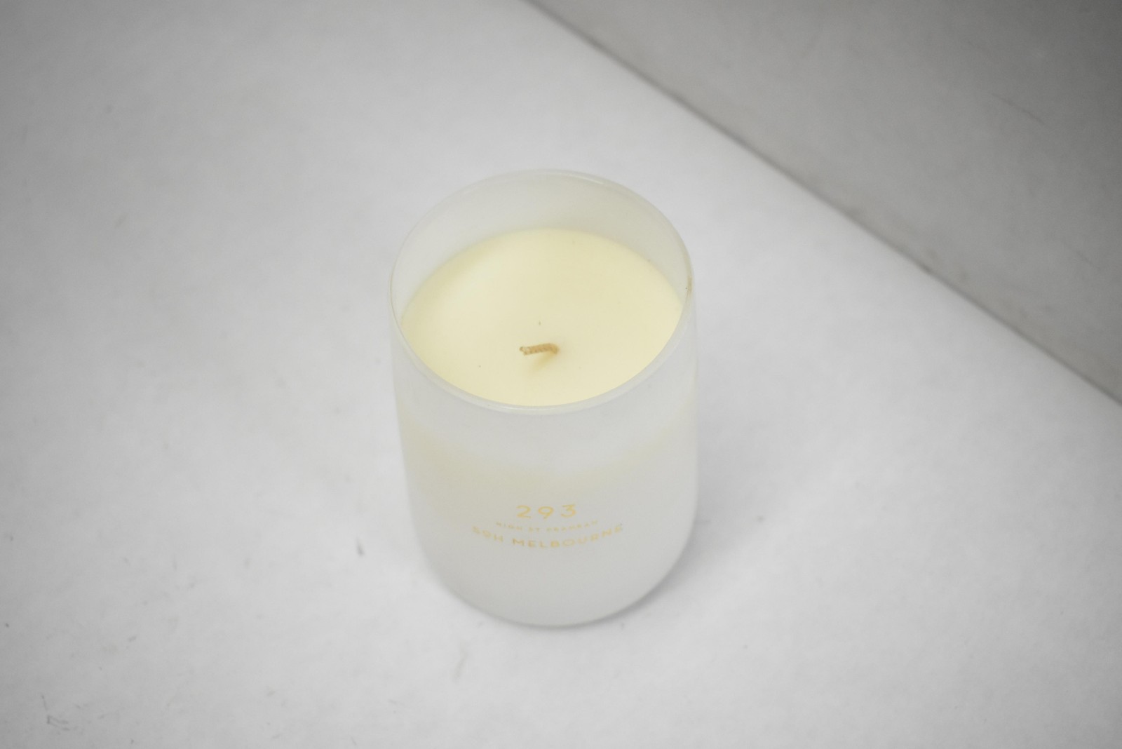 SOH Melbourne 293 White Scented Candle 350g Matte Glass Open Box Home Fragrance