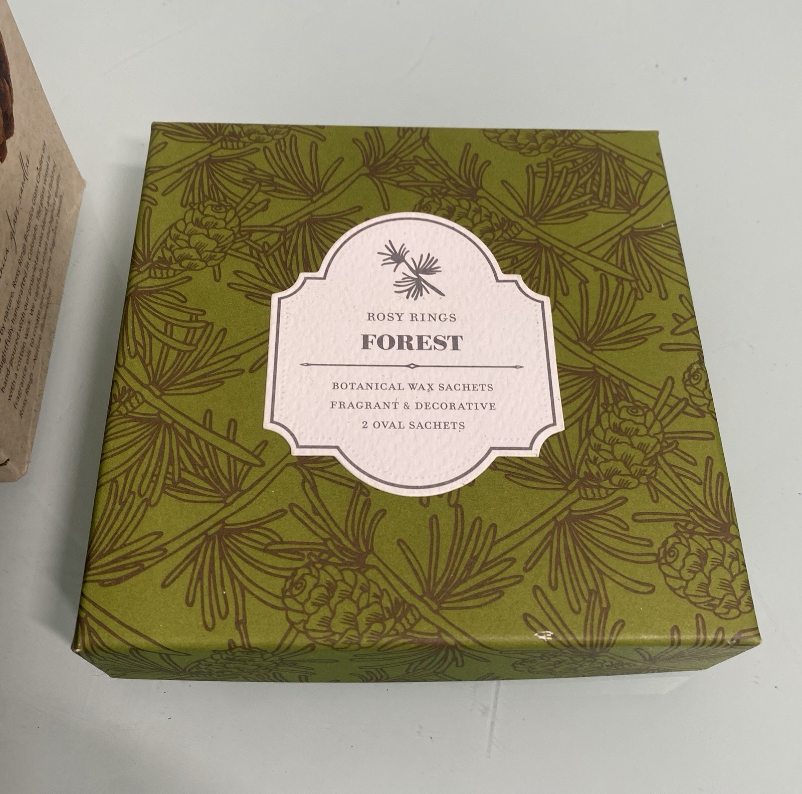 Rosy Ring Forest Botanical 85 Hr Candle & 2 Rosy Ring Forest Oval Sachets