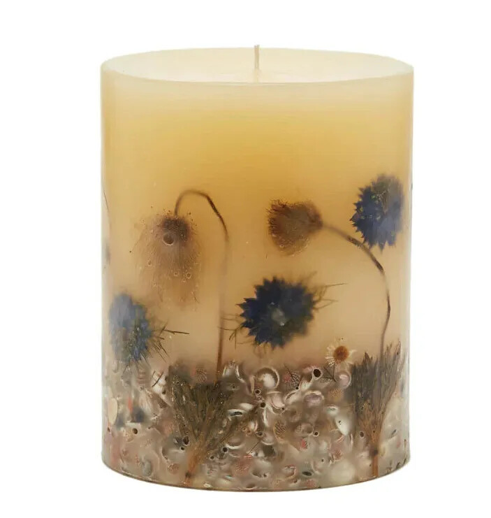 ROSY RINGS, COASTAL VANILLA LUXURY BOTANICAL CANDLE, 6.5″ TALL, 200 HRS, NEW