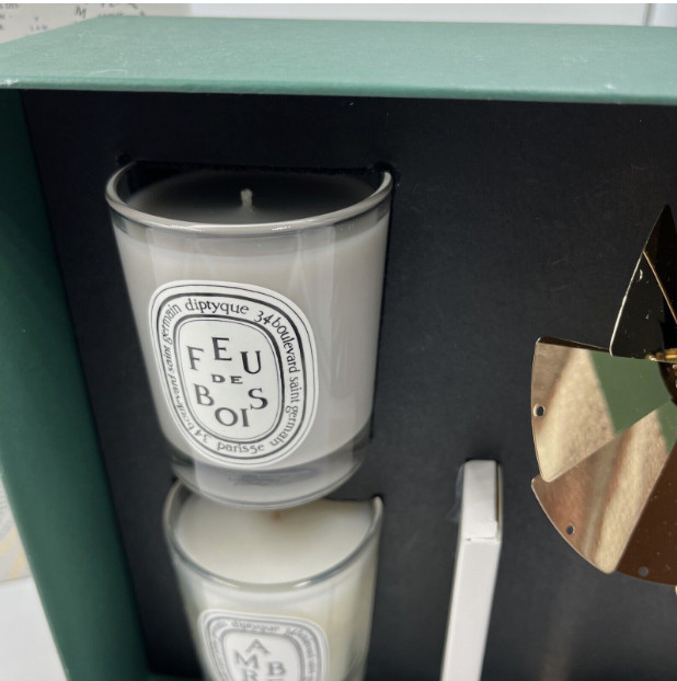 Diptyque Carousel Set With Two Candles: Ambre And Feu De Bois 2×2.4oz
