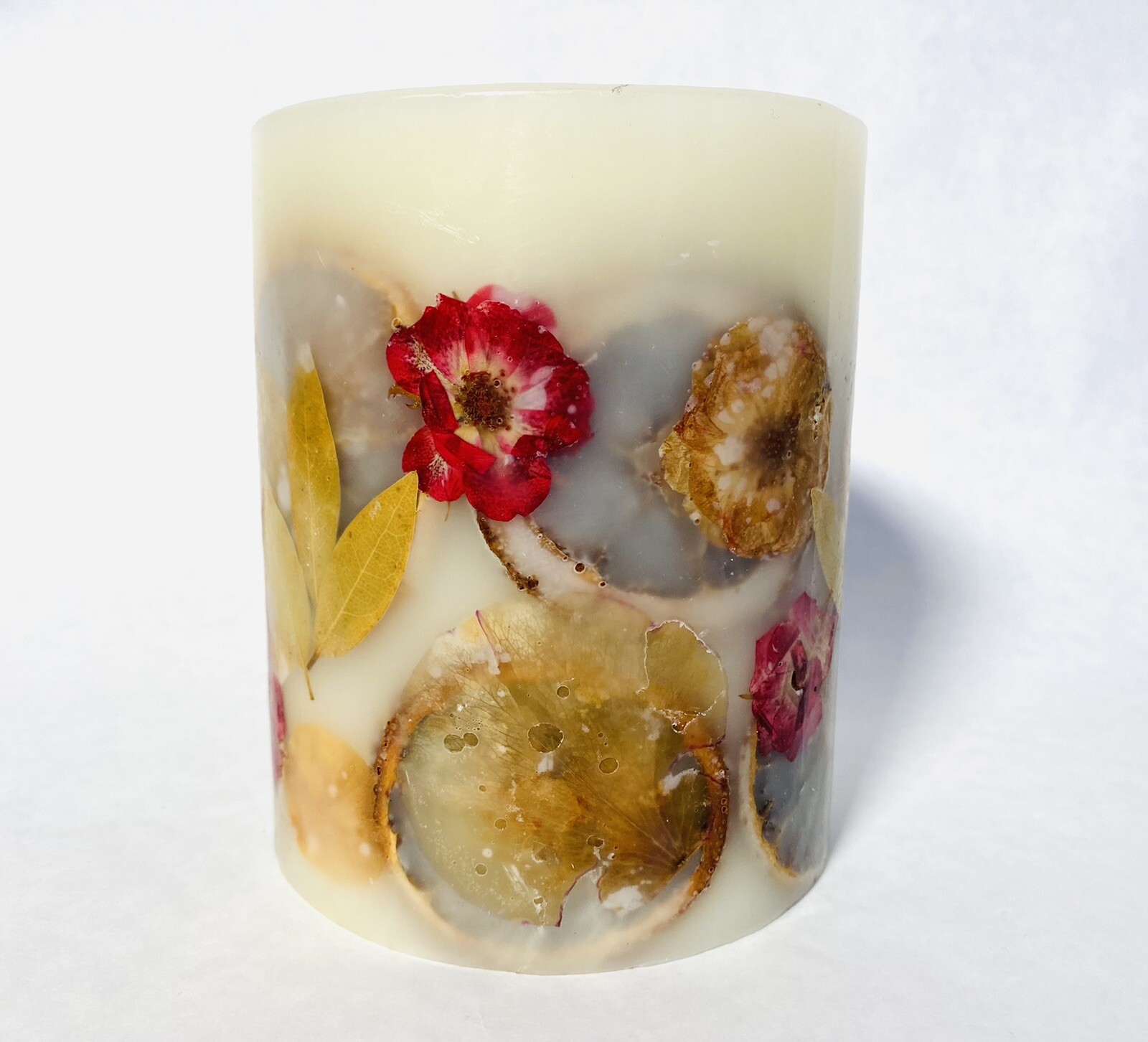 ROSY RINGS PEONY & POMELO LUXURY BOTANICAL CANDLE 5.5″ TALL 120 HRS