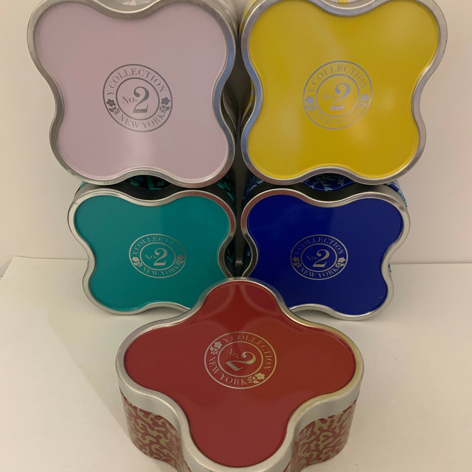 Yankee Candle Y. Collection No.2 New York Perfumed Tin Quatrefoil 6.8 oz Candle