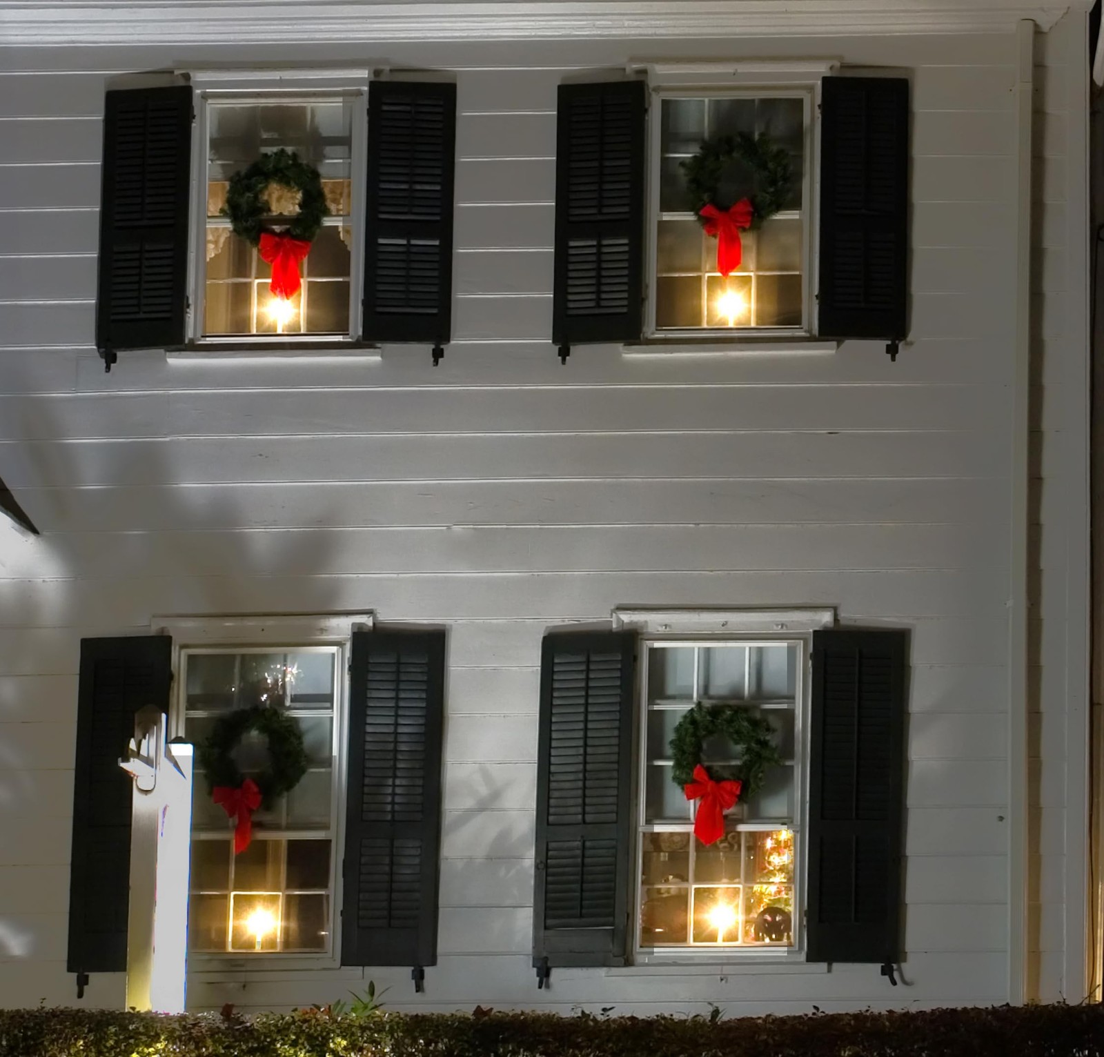 Touch Of ECO Solar LED Flameless Window Candles with Suction Cup – White