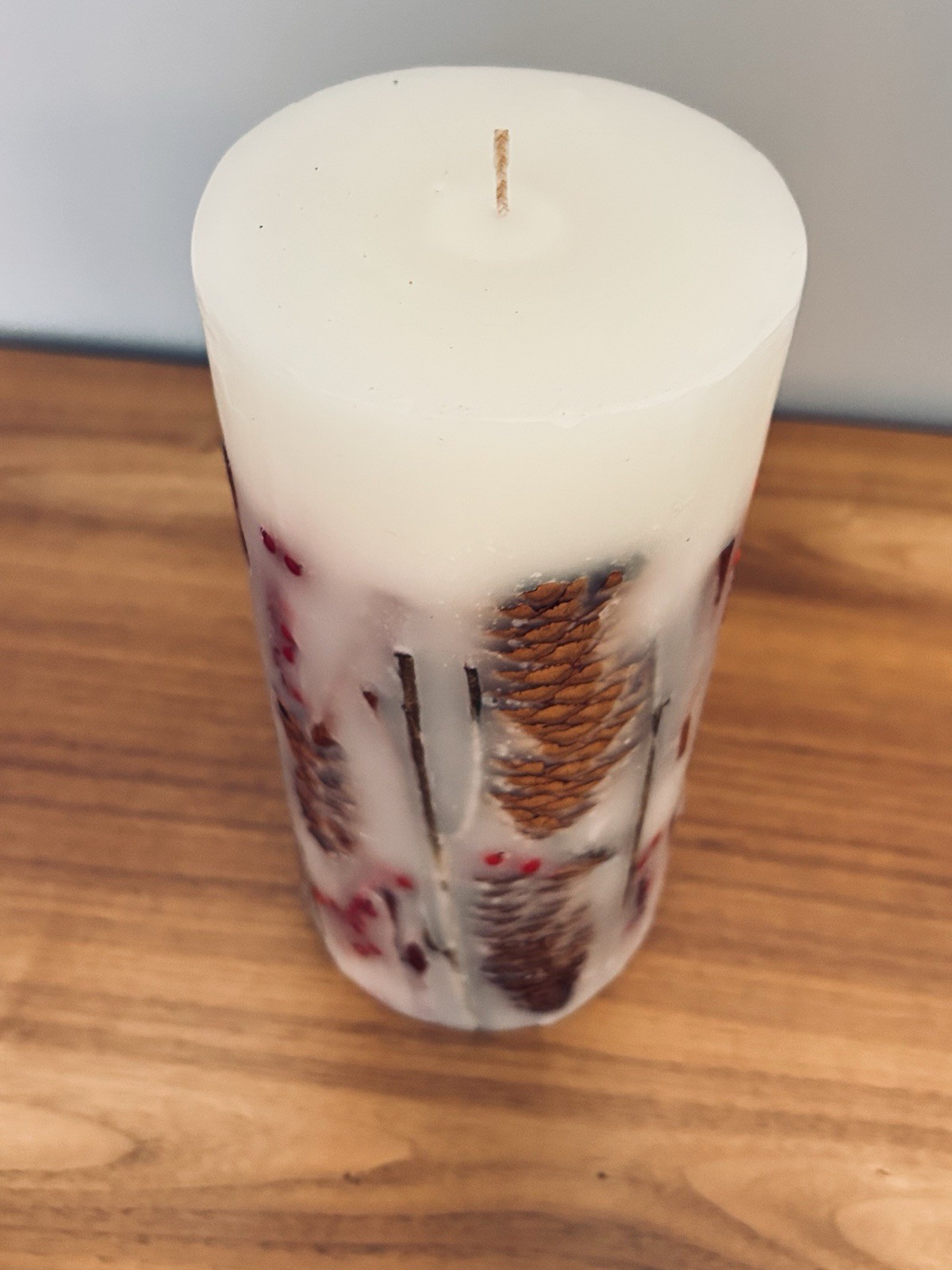 Pottery Barn Botanical Pillar Scented Candle Pinecone Berry Embedded Wax 4×8”