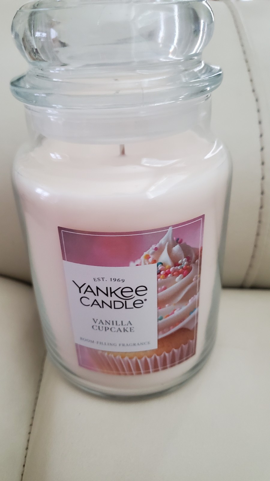 Brand New 22 oz Yankee Candle in Vanilla Cupcake