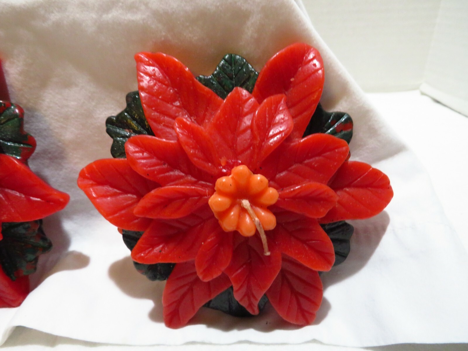 VTG SET OF 2 POINSETTIA CANDLES MADE FOR LILLIAN VERNON BY RAINBOW CANDLE HK