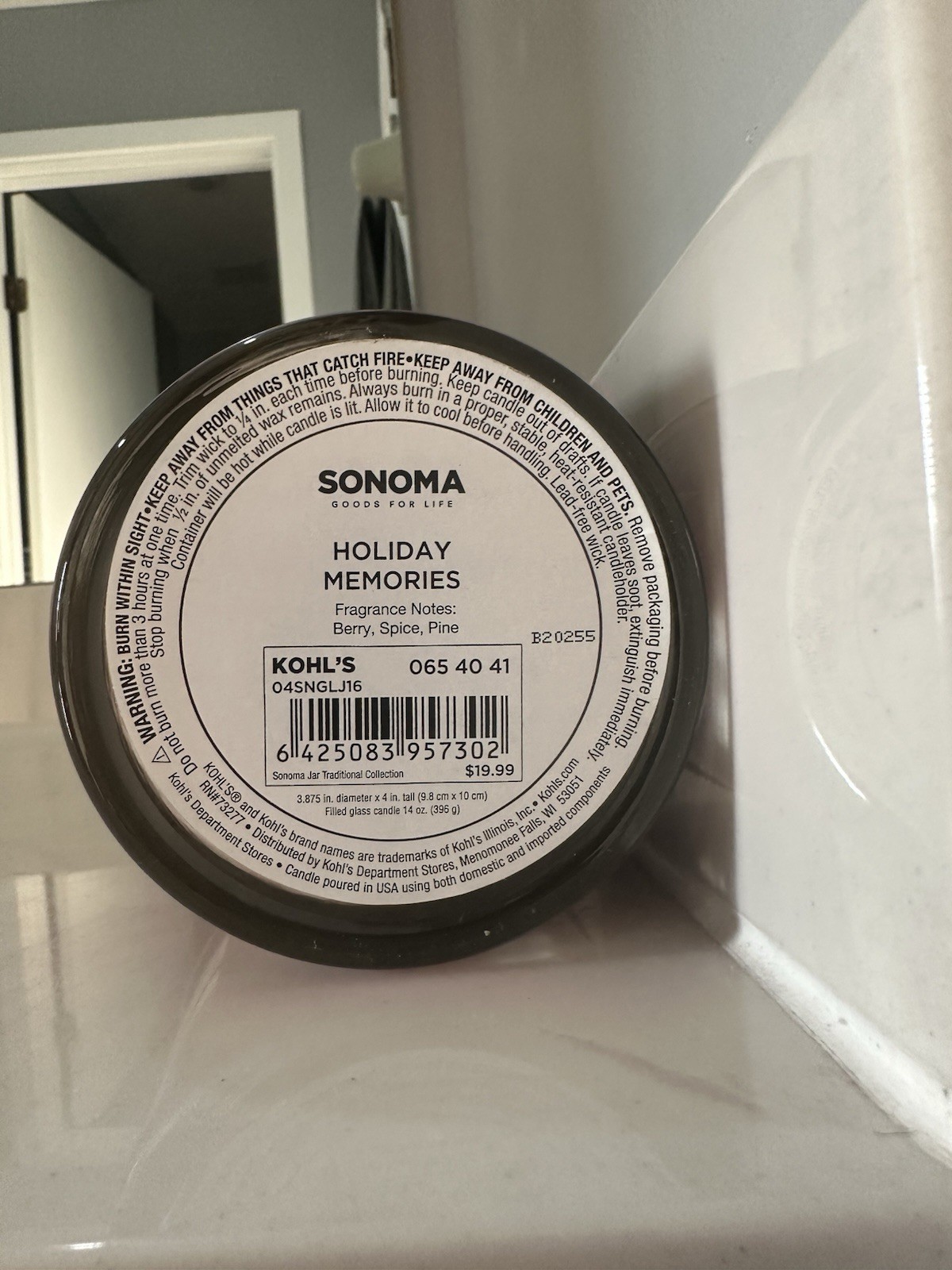 Sonoma Holiday Memories Berry, Spice, Pine 3 Wick Candle 14 OZ New