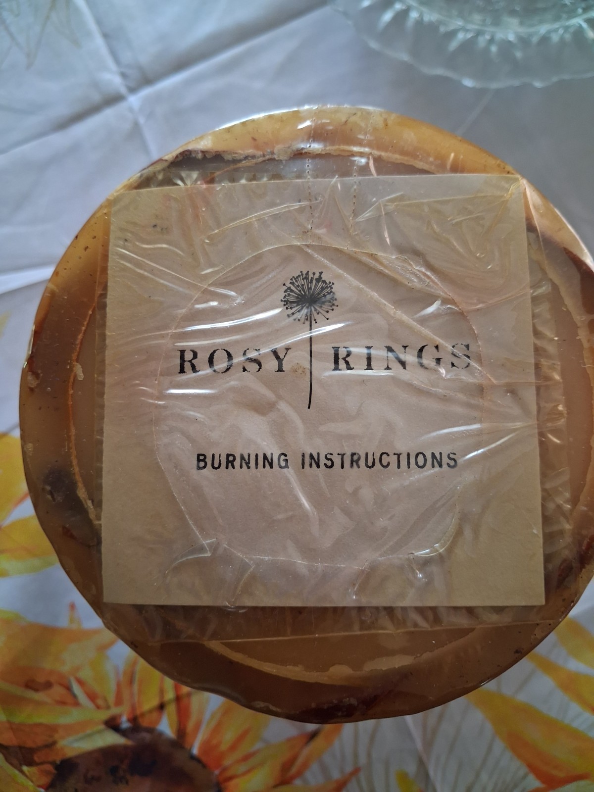 Rosy Rings Medium Round Botanical Candle – Spicy Apple 6.5 Burn Time 120 Hours