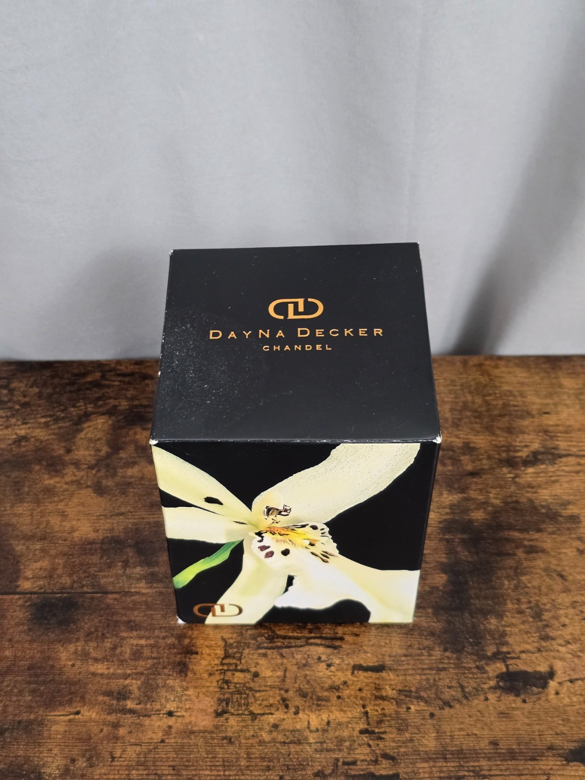 *NEW IN BOX!* DAYNA DECKER CHANDEL NYA 6oz Multisensory Candle w/Ecowood Wick