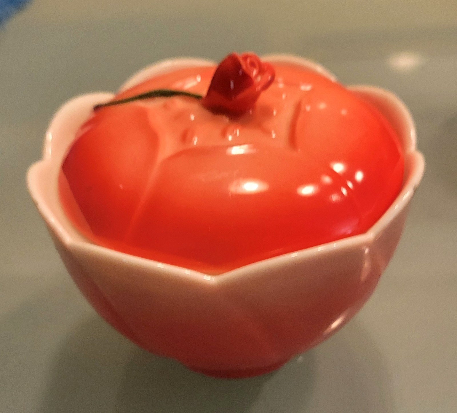 I. Godinger & Co Lidded Rose Scented Candle