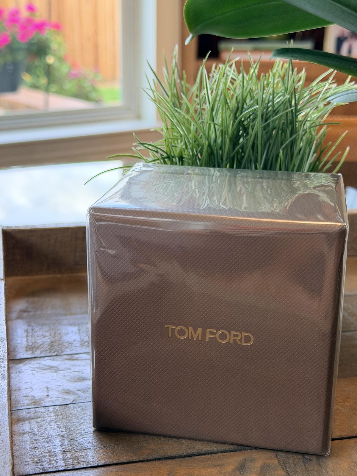 $140 Authentic Tom Ford Ébène Fumé Candle in Box H: 2.25″ / 6.3oz New & Sealed
