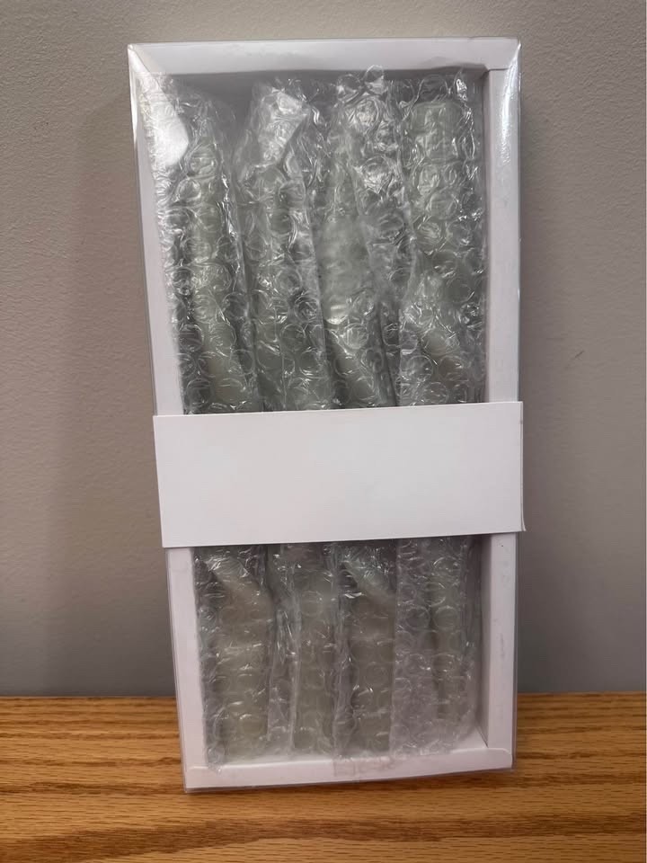 NEW in box SSY Premium Taper Candles Set of 4 – green