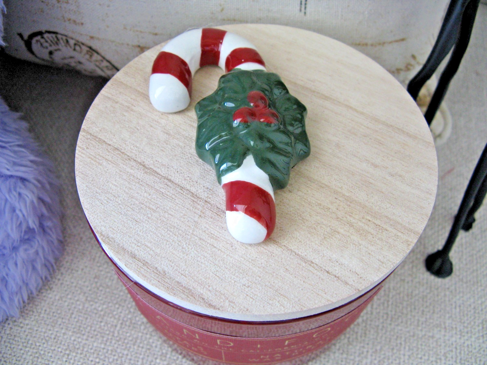 New Sand & Fog Christmas Santa’s Cookies 2-Wick 12oz Red Glass Jar Wax Candle