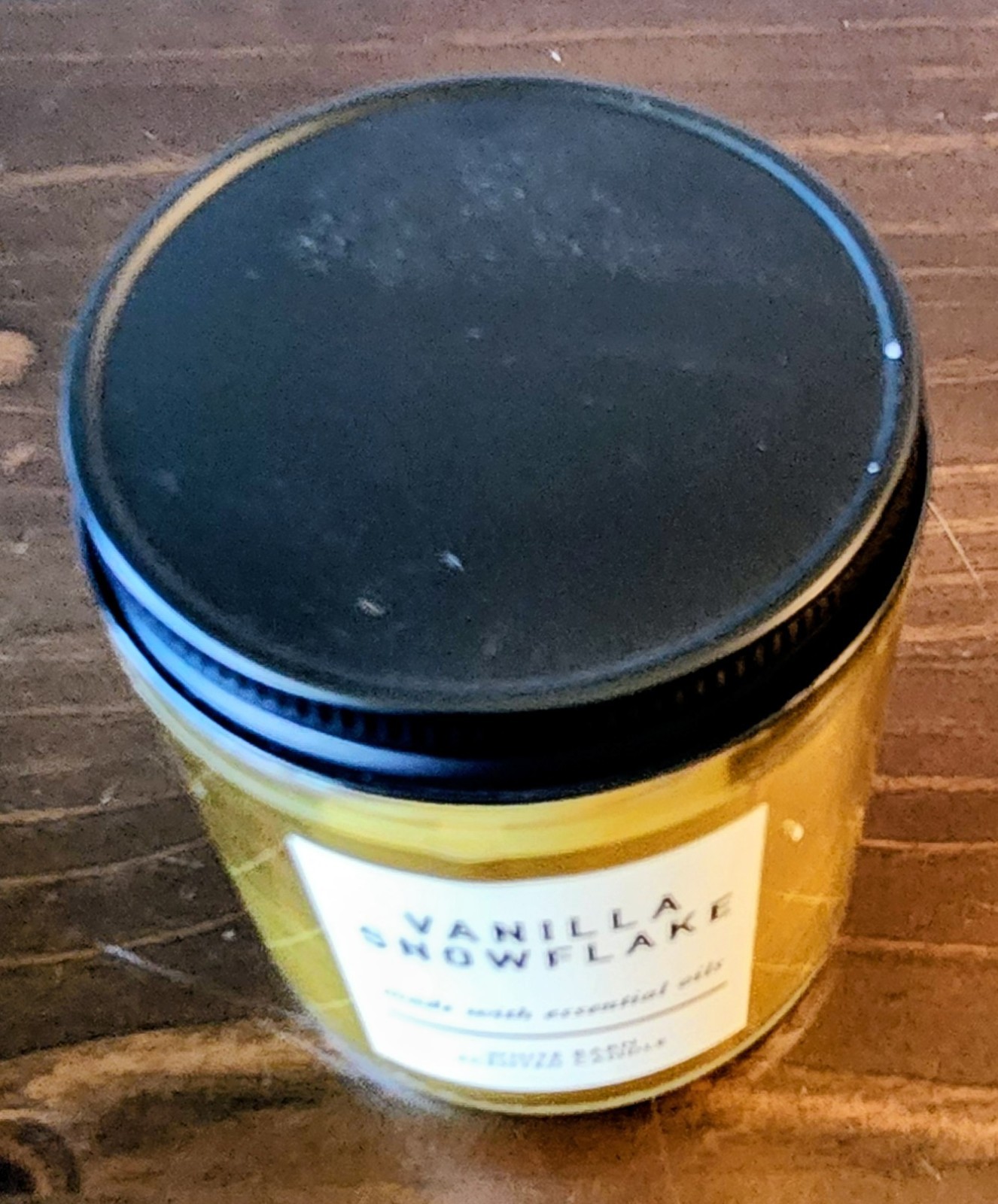 Brand New! Bath & Body Works Vanilla Snowflake Scented Essential Oils Candle 7oz
