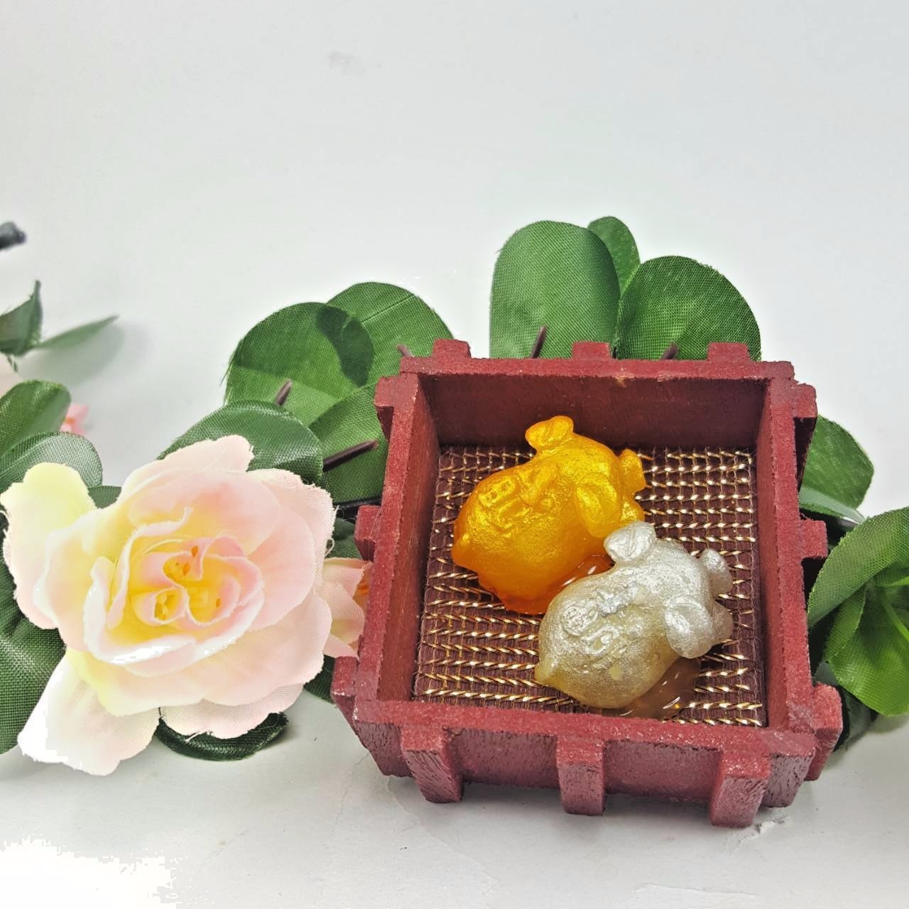 Thai Handmade gift sets souvenirs pigs color gold silver candle wood 1 PCbox