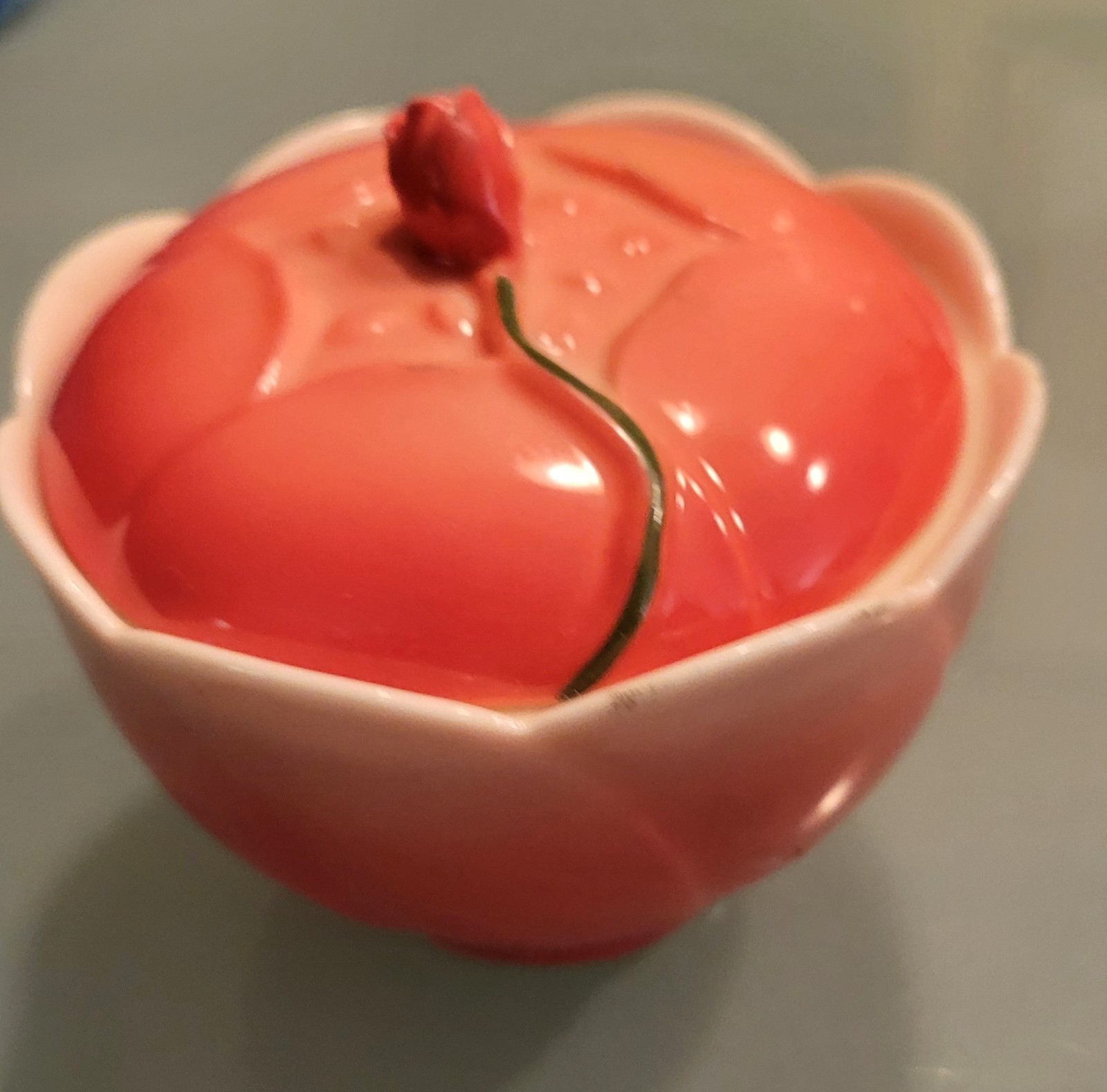 I. Godinger & Co Lidded Rose Scented Candle