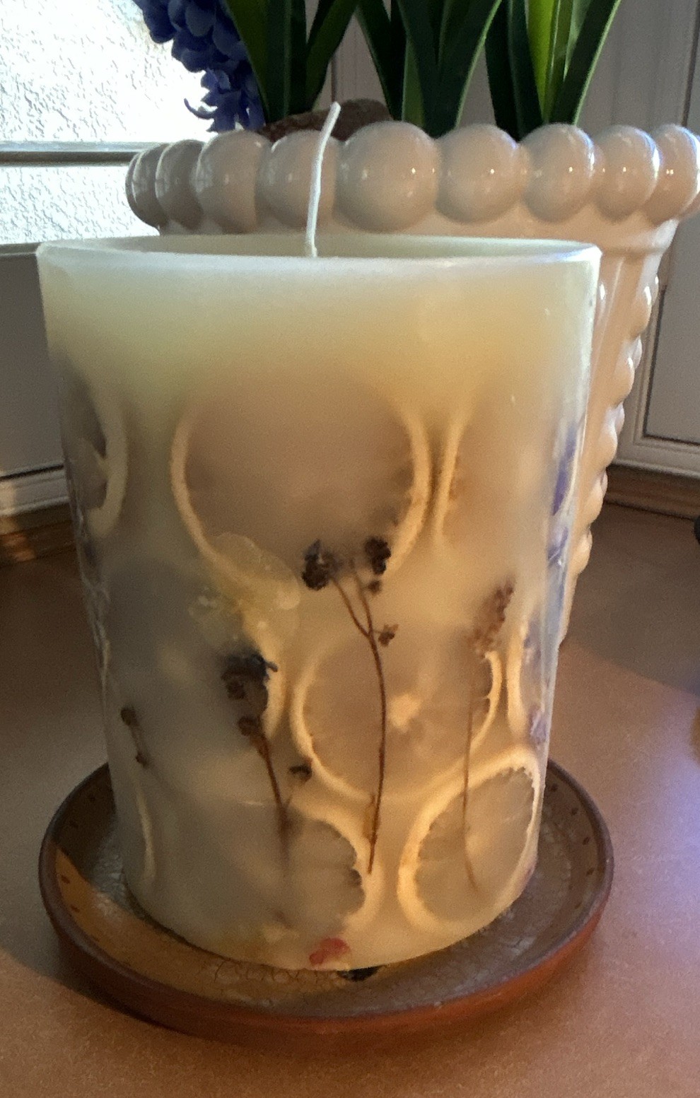 Rosy Rings Round Botanical Candle Cedarwood White/Purple Floral 200 hr w/holder