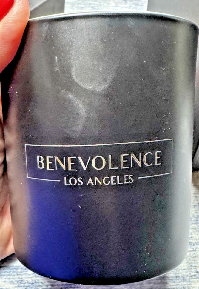 BENEVOLENCE LA ROSE & SANDALWOOD SOY CANDLE 220g NEW In Box