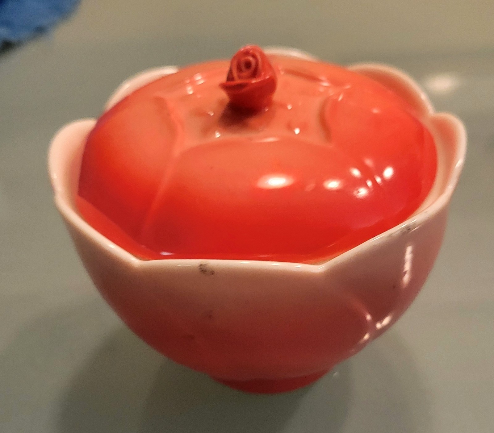 I. Godinger & Co Lidded Rose Scented Candle