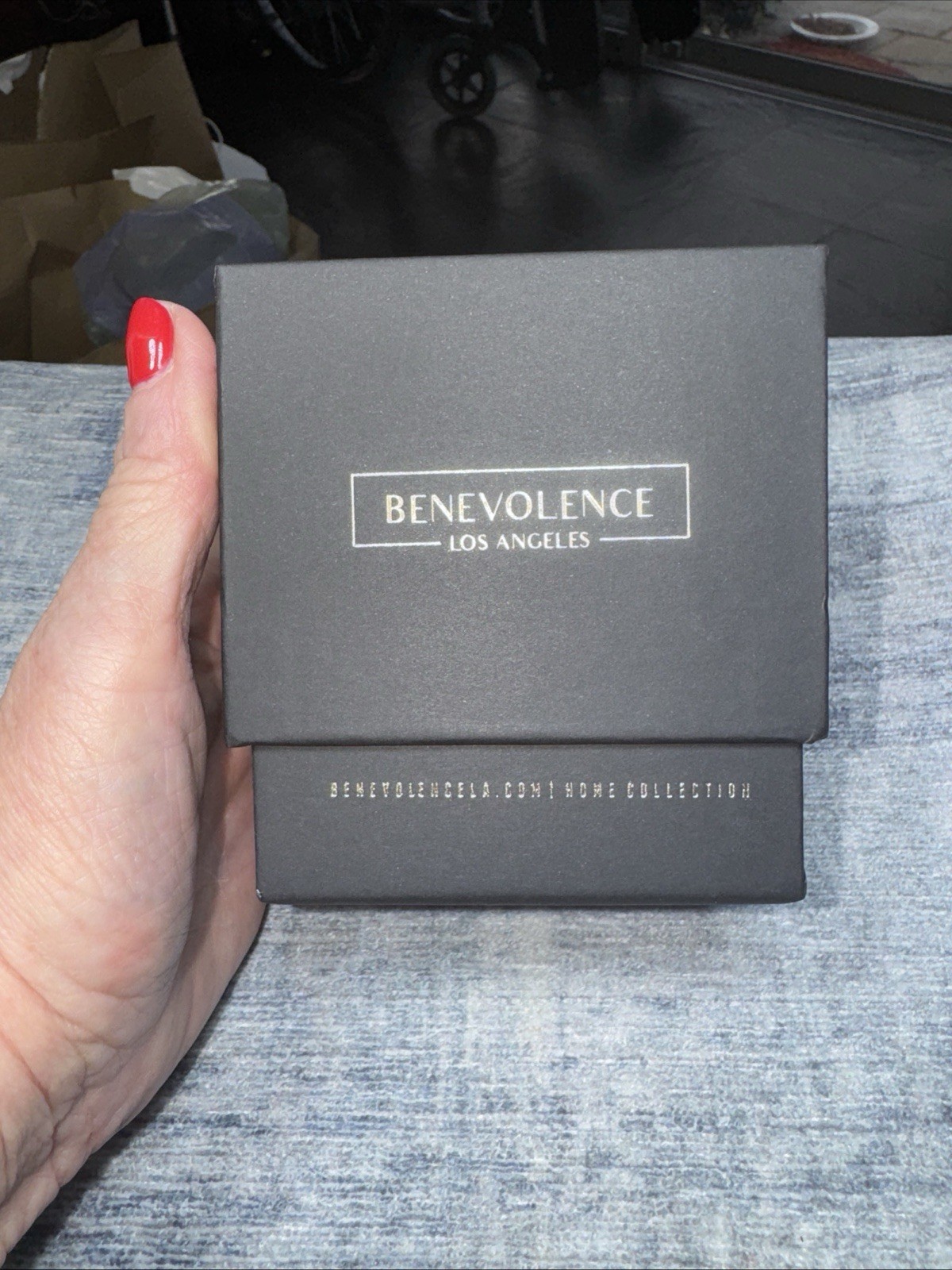 BENEVOLENCE LA ROSE & SANDALWOOD SOY CANDLE 220g NEW In Box