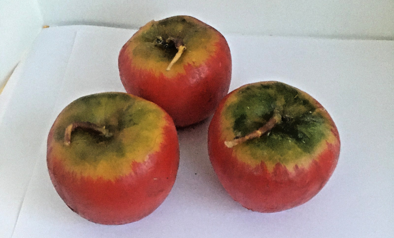 Vintage 3 Heavy Red Apple Wax Candle Life Size Odorless 2.50 Inches Realistic