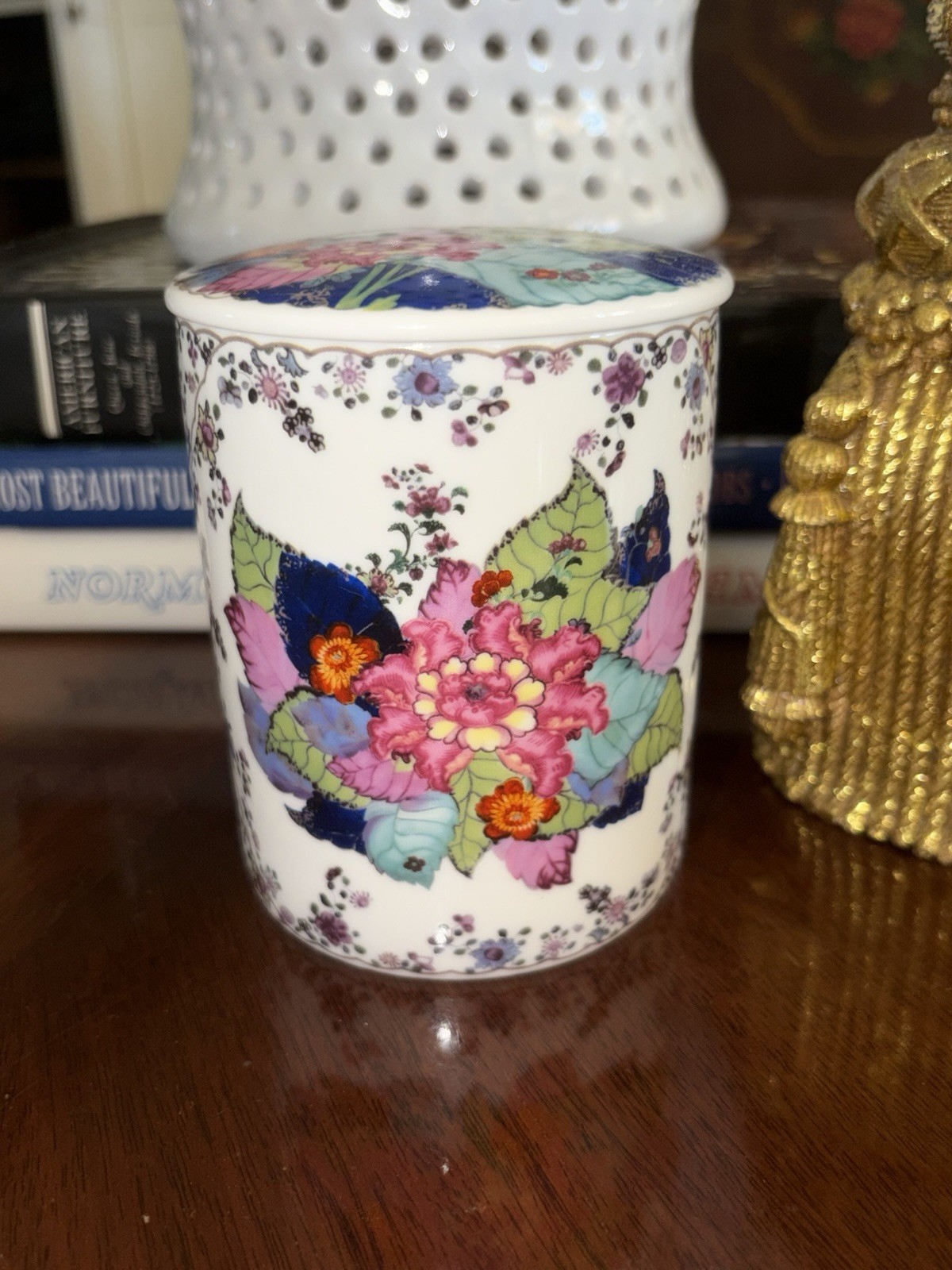 Tobacco Leaf Porcelain Container Candle, Fresh rose Scent. 4 Inch