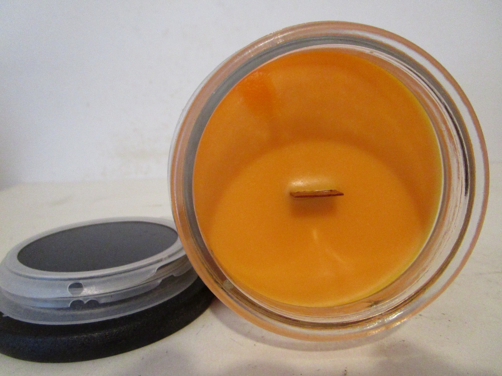 Old Williamsburg Wood Craft Crackling Wood Wick Scent Candle Fall Harvest 15 oz