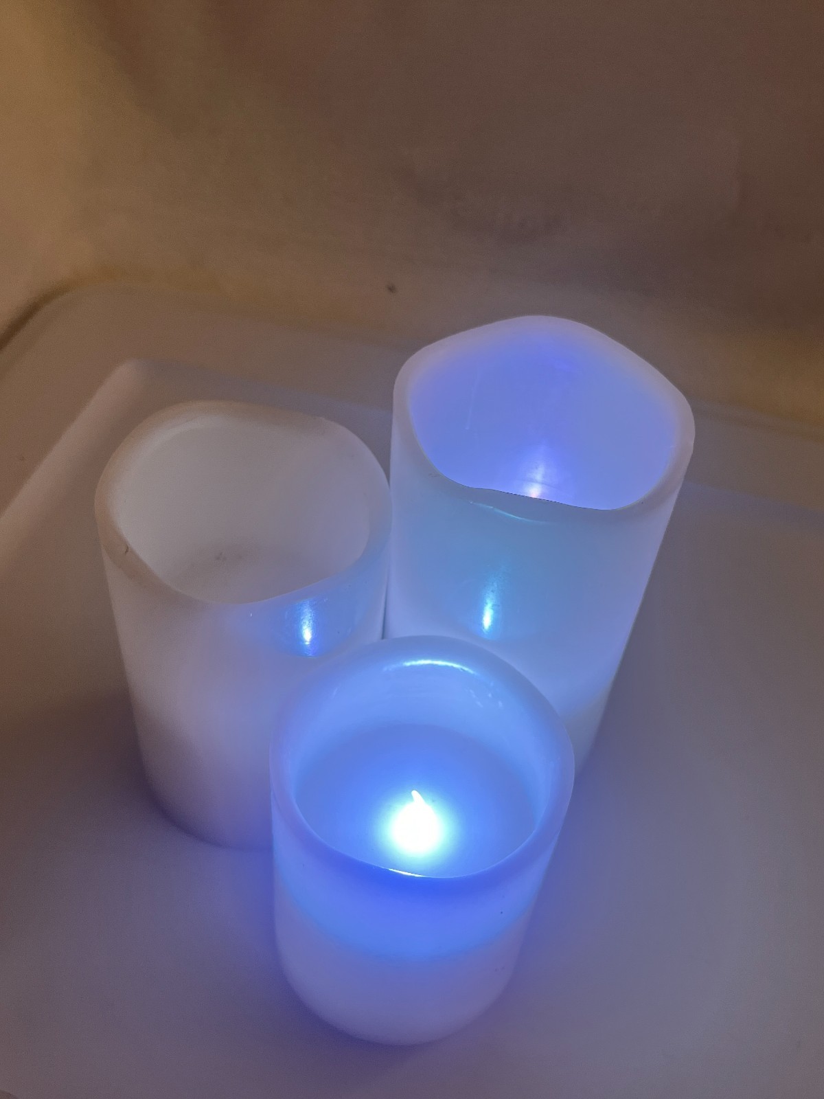 Set of 3 Matchless Lightweight Indoor Moving Flame LED Candles Free Batteries