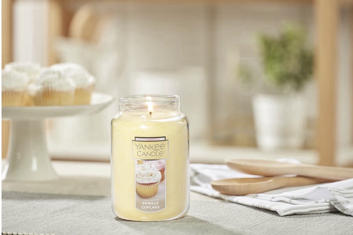 Yankee Candle Vanilla Cupcake Large Jar Candle 22 Oz Brand New HTF! 🧁