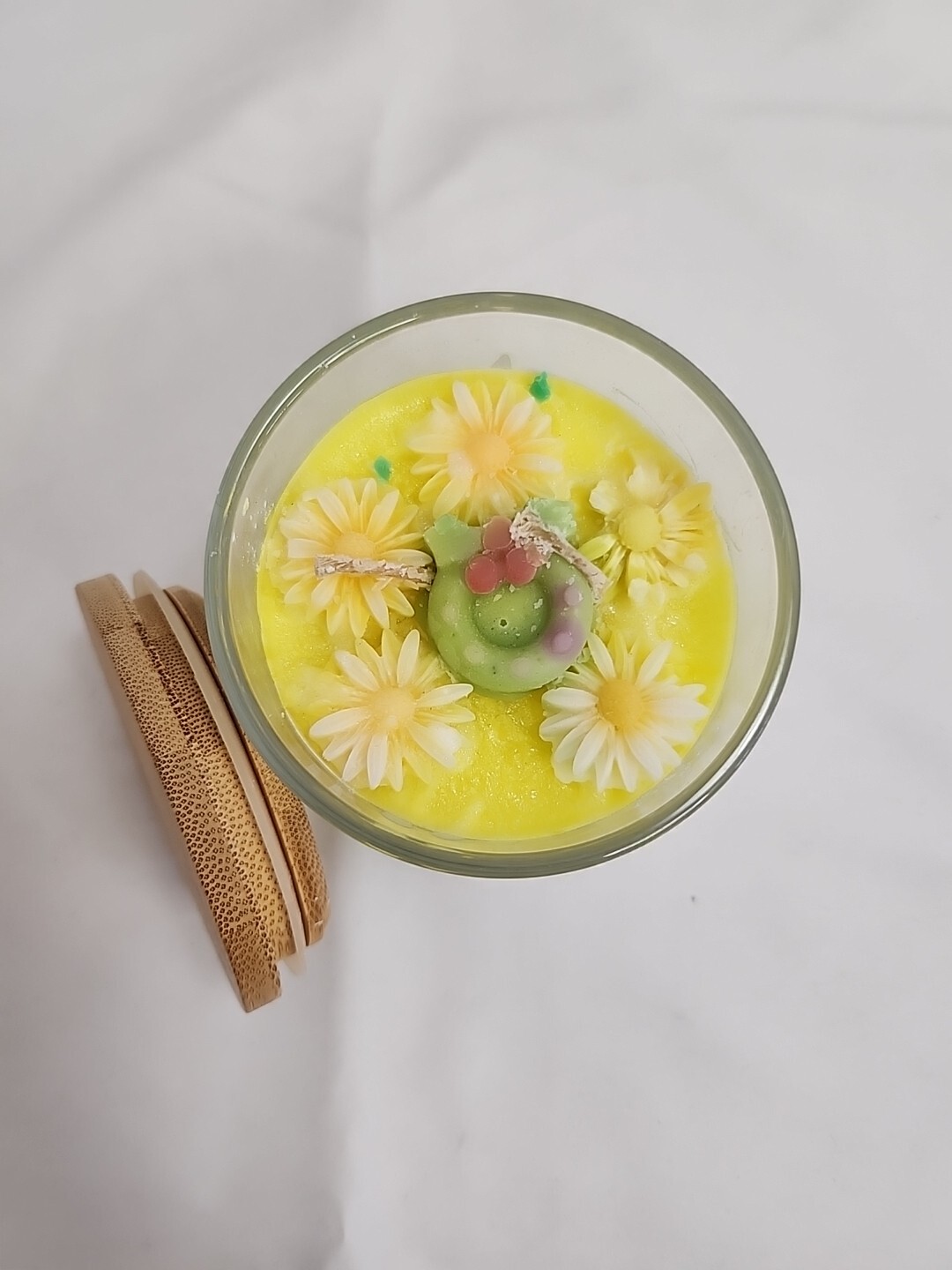 LQQK Daisy Candle Art Homemade Spring Flower Scent 9 oz Candle Happy HoliDaisys